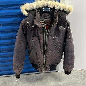 USED VERY WORN! Mooseknuckles down bomber parka w/fox fur, purple SIZE Mens XS